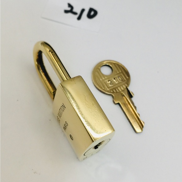 Authentic Louis Vuitton padlock/ lock and key set 210/ lockset/ vi… - Picture 6 of 7